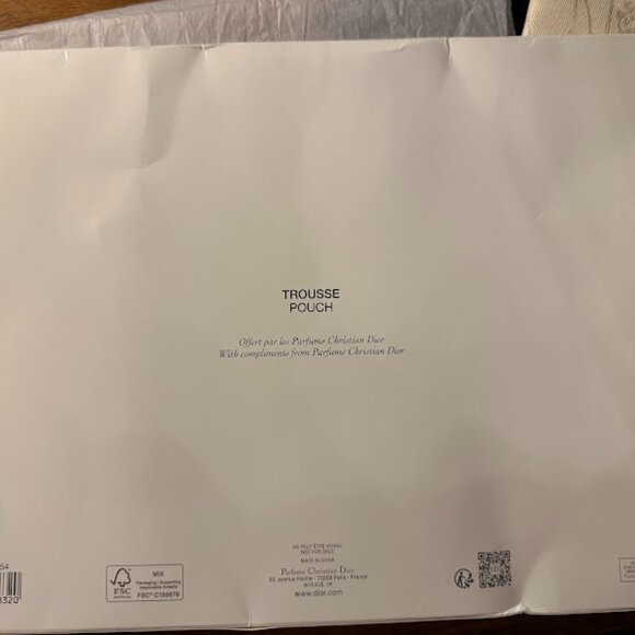 NIB 2024 Christian Dior Flower Cream Pouch Makeup Bag Cosmetic Pouch Case (AA11) - Picture 6 of 6